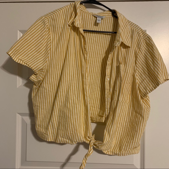 Arizona Button Tie Crop - Picture 2 of 2